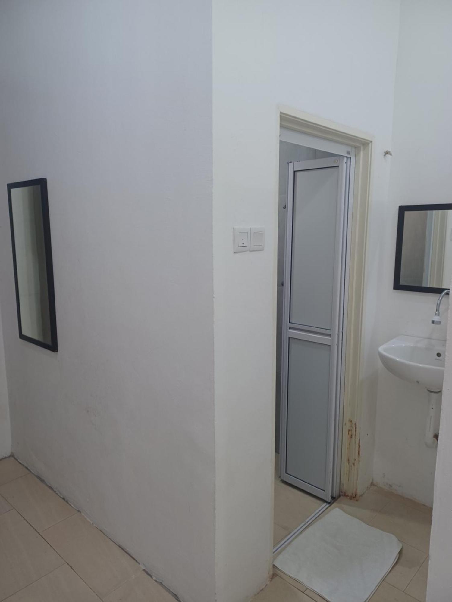 The Serai Cottage Transit Hotel 캄퐁 공 바닥 객실 사진