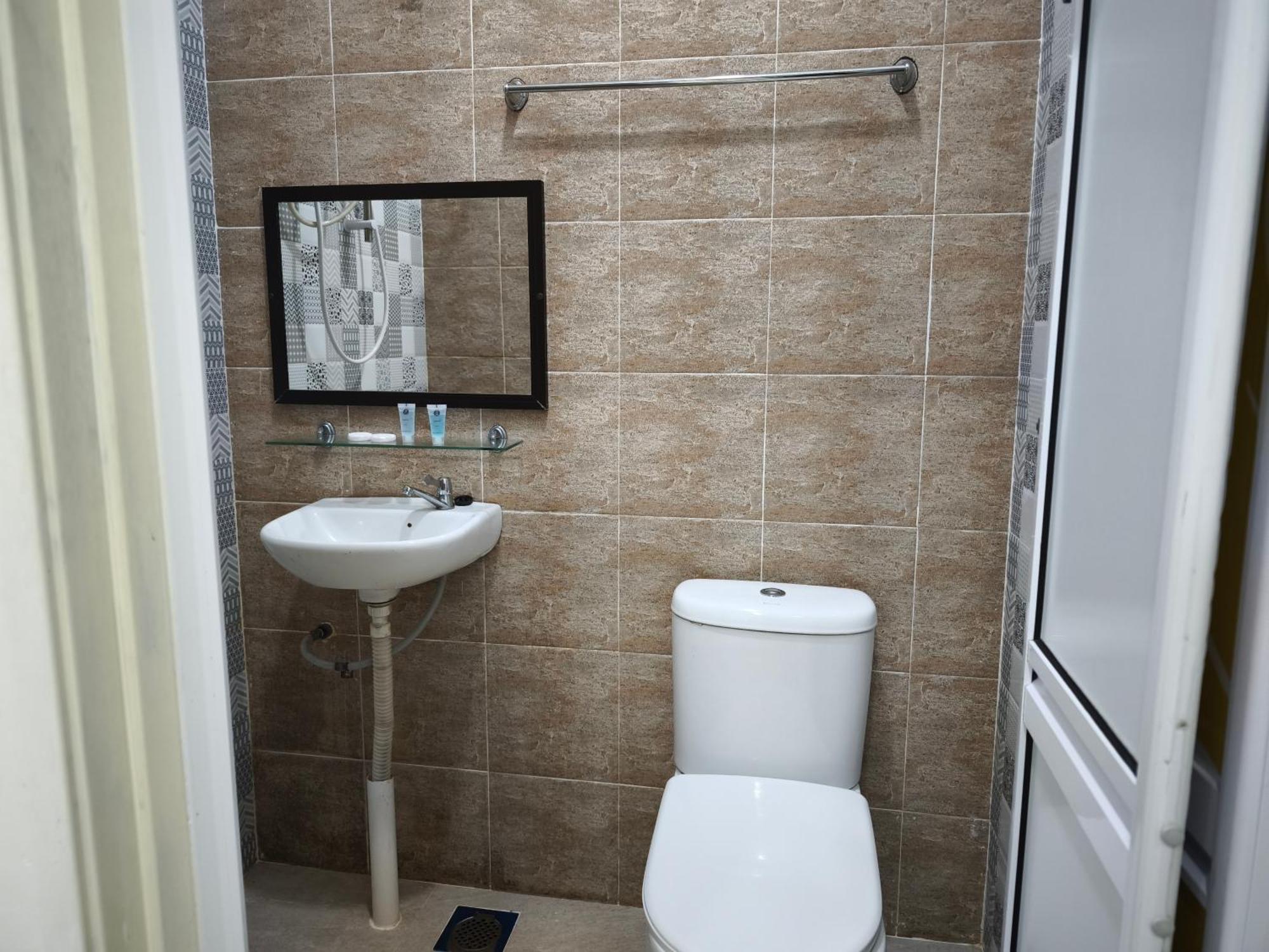 The Serai Cottage Transit Hotel 캄퐁 공 바닥 객실 사진